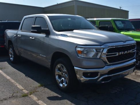 Used 2022 RAM 1500 Big Horn AWD/4WD image 3