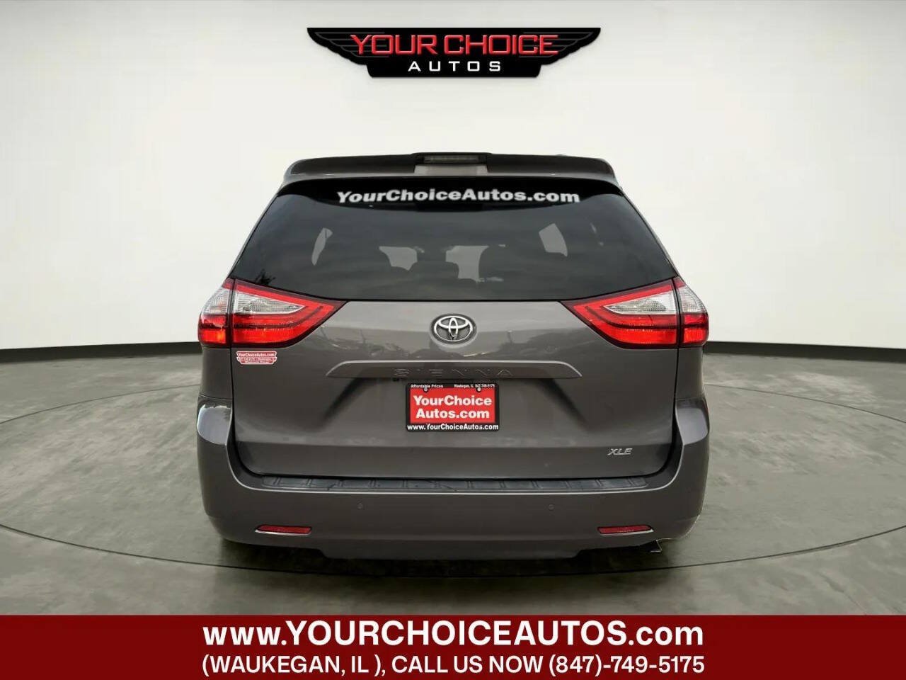 Used 2018 Toyota Sienna XLE w/ XLE Navigation Package FWD image 4