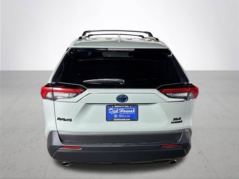 Used 2021 Toyota RAV4 XLE w/ Carpet Mat Package (TMS) image 7