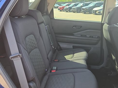 Used 2024 Nissan Pathfinder SV FWD image 12