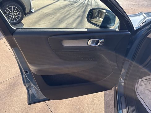 Used 2025 Volvo XC40 B5 Core image 14