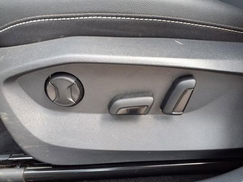 Used 2023 Volkswagen Taos SE w/ Black Wheel Package image 14