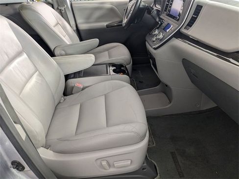 Used 2018 Toyota Sienna XLE w/ XLE Navigation Package image 34