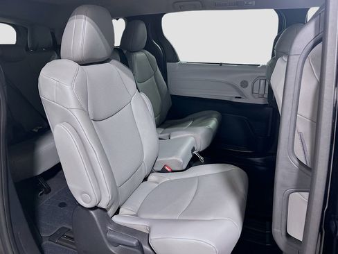 New 2026 Toyota Sienna XLE FWD image 26
