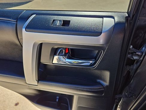 Used 2017 Toyota 4Runner SR5 image 19