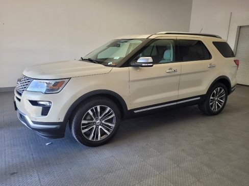 Used 2018 Ford Explorer Platinum image 2