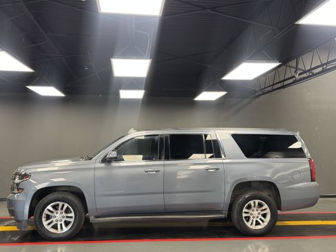 Used 2016 Chevrolet Suburban LT RWD image 3