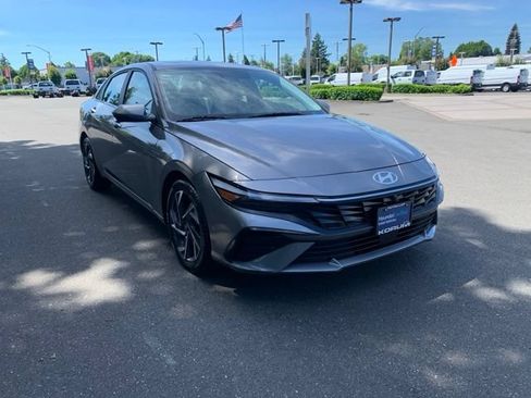 Certified 2024 Hyundai Elantra Limited FWD image 9
