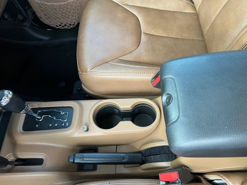Used 2014 Jeep Wrangler Unlimited Rubicon w/ Dual Top Group AWD/4WD image 22