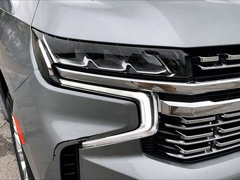 Used 2024 Chevrolet Suburban Premier image 32