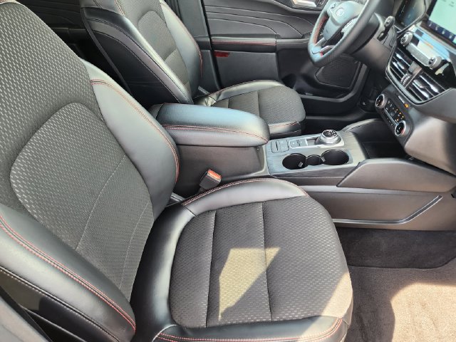 Used 2025 Ford Escape ST-Line Select AWD/4WD image 15