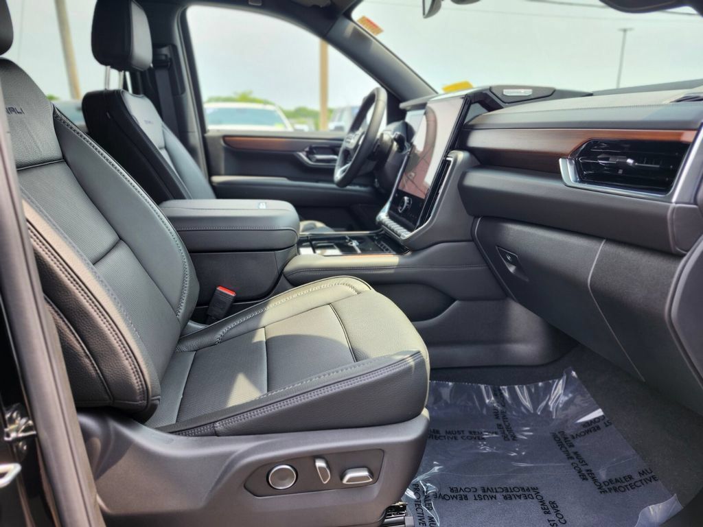 Used 2026 GMC Yukon Denali w/ LPO, Floor Liner Package AWD/4WD image 9