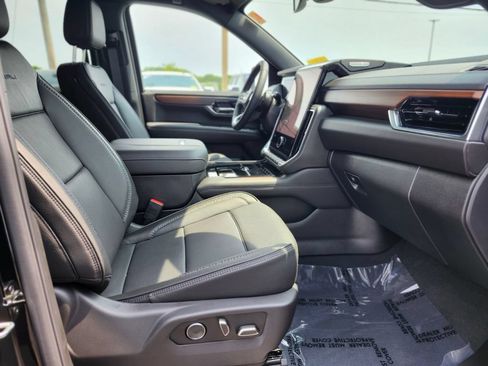 Used 2026 GMC Yukon Denali w/ LPO, Floor Liner Package AWD/4WD image 9