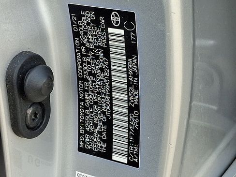 Used 2021 Toyota Prius Prime XLE image 27