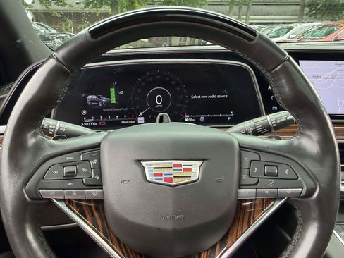 Used 2022 Cadillac Escalade ESV Premium Luxury AWD/4WD image 33