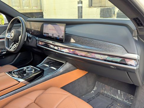 Used 2023 BMW 740i w/ Parking Assistance Package RWD image 15
