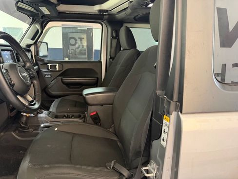 Used 2018 Jeep Wrangler Sport AWD/4WD image 16