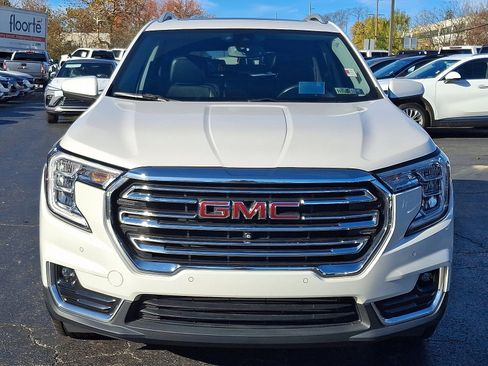 Used 2022 GMC Terrain SLT w/ Infotainment Package II image 2