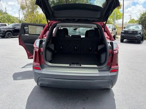 Used 2020 Jeep Cherokee Latitude FWD image 16