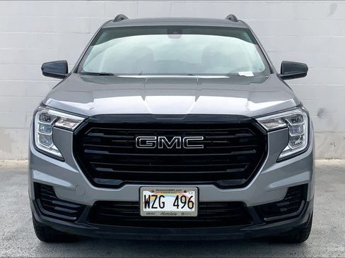 Used 2023 GMC Terrain SLE w/ Driver Convenience Package FWD image 6