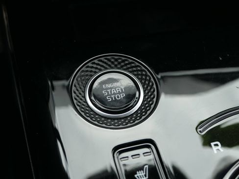 Certified 2023 Kia Niro SX Touring FWD image 19