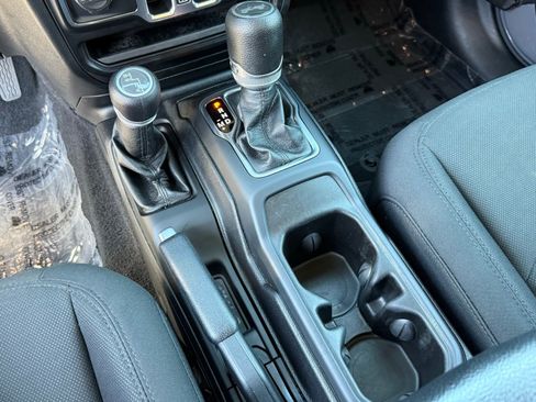 Used 2020 Jeep Wrangler Unlimited Sport S image 28