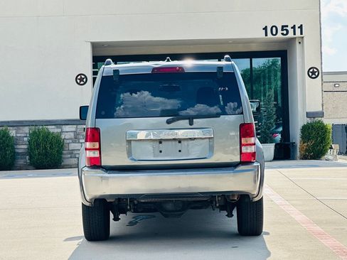 Used 2012 Jeep Liberty Sport RWD image 9