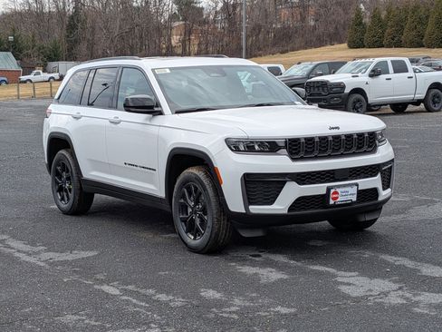 New 2026 Jeep Grand Cherokee Altitude image 3