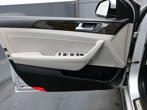 Used 2016 Hyundai Sonata Limited w/ Option Group 02 image 9