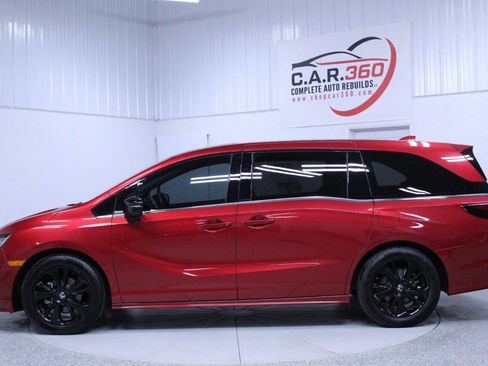 Used 2023 Honda Odyssey Sport image 3