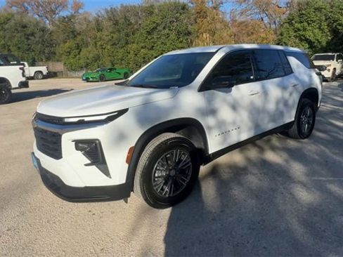 Used 2024 Chevrolet Traverse LS image 4