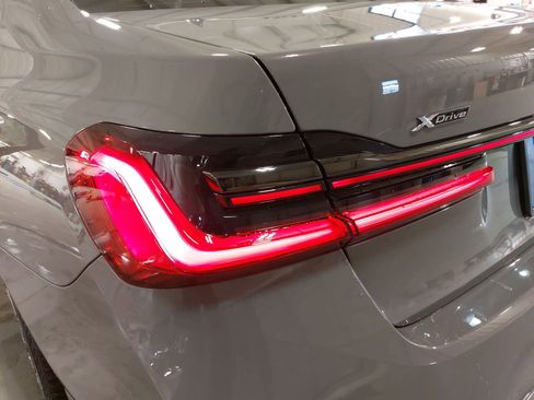 Used 2020 BMW 750i xDrive w/ Executive Package image 36