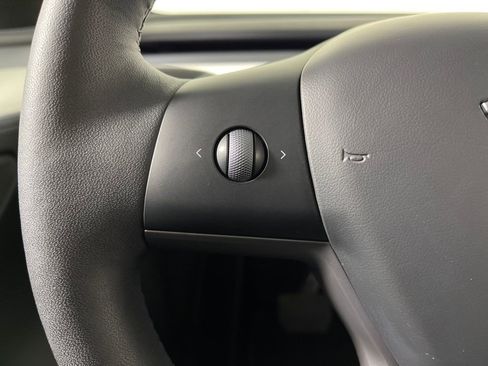 Used 2023 Tesla Model Y Long Range image 28