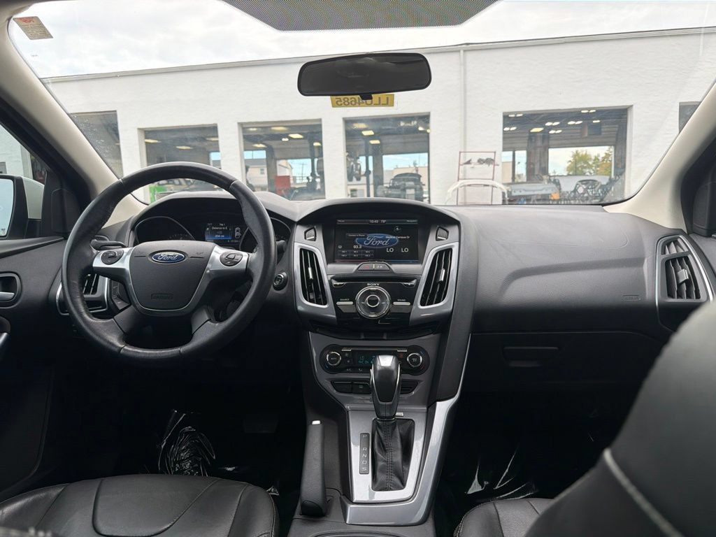 Used 2014 Ford Focus Titanium FWD image 19