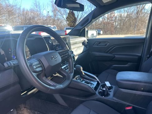 Used 2023 Chevrolet Colorado Trail Boss w/ Technology Package image 17