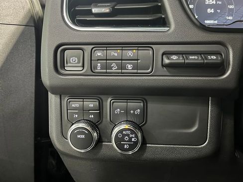 Used 2024 GMC Yukon AT4 w/ Technology Package AWD/4WD image 26