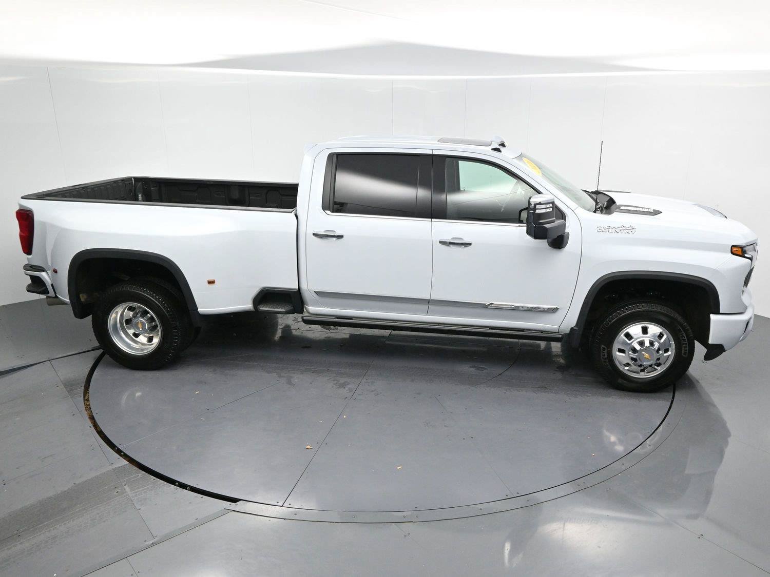 Used 2026 Chevrolet Silverado 3500 High Country w/ Technology Package AWD/4WD image 40
