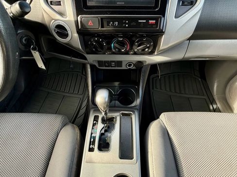 Used 2013 Toyota Tacoma 4x4 Access Cab V6 w/ TRD Off-Road Pkg image 12