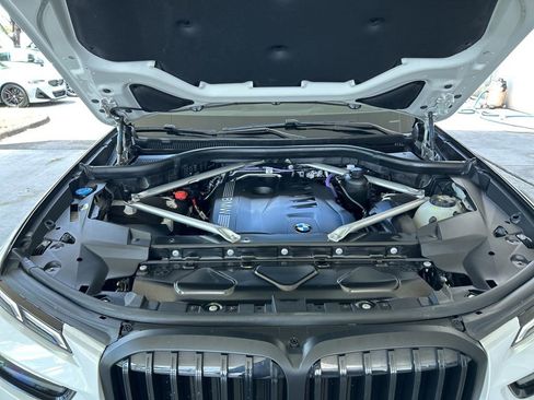 Used 2024 BMW X7 xDrive40i w/ M Sport Package image 11