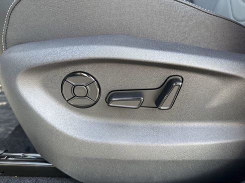 New 2025 Volkswagen Tiguan SE R-Line image 14