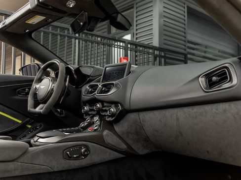 Used 2023 Aston Martin V8 Vantage Roadster RWD image 44