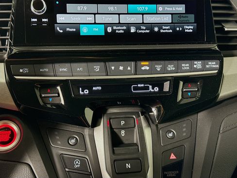 Used 2025 Honda Odyssey EX-L image 17