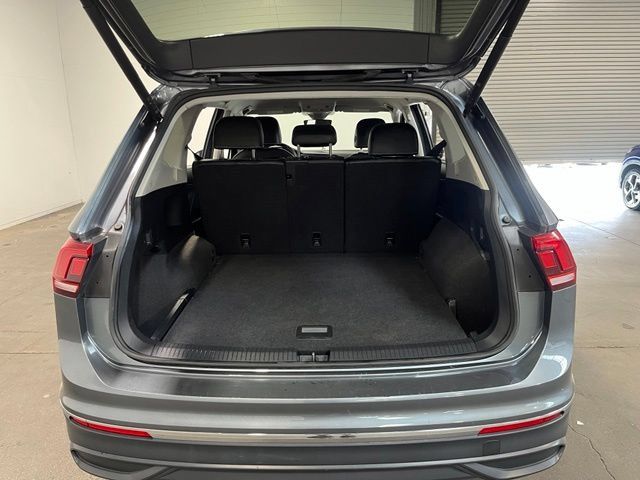Used 2024 Volkswagen Tiguan SE AWD/4WD image 16