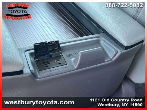 Used 2021 Toyota Sienna XLE AWD/4WD image 13