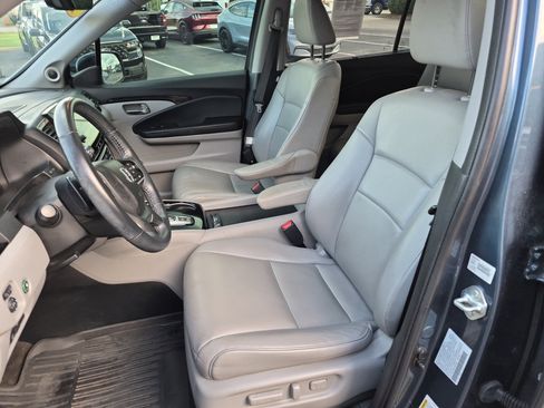 Used 2022 Honda Pilot Touring image 11