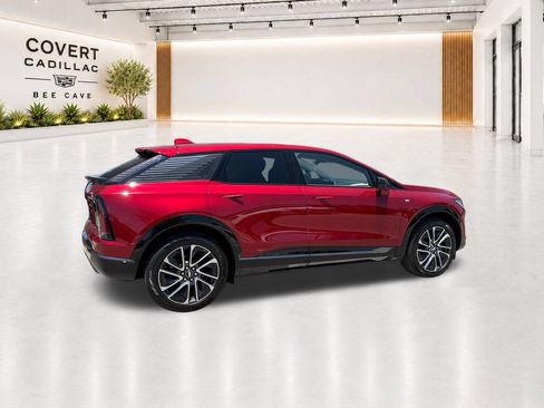 Certified 2025 Cadillac Optiq Sport 2 w/ LPO, Floor Liner Package AWD/4WD image 12