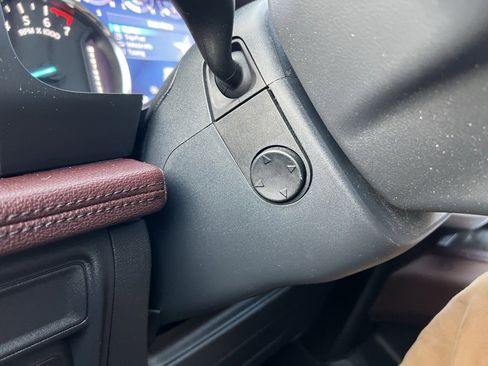 Used 2022 Ford Expedition Limited image 35