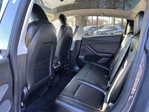 Used 2022 Tesla Model Y Long Range image 14