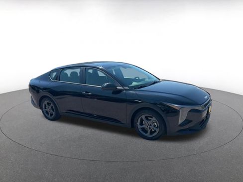 Used 2025 Kia K4 FWD image 2