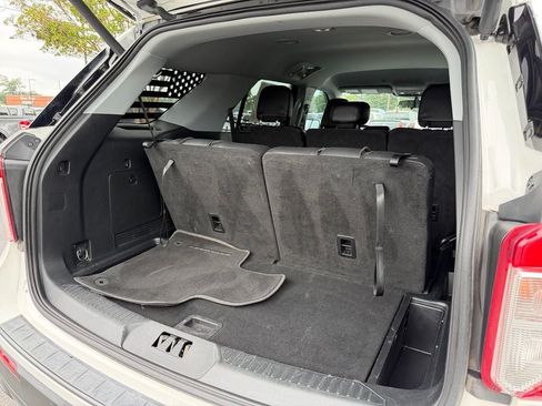 Certified 2022 Ford Explorer XLT w/ Equipment Group 202A RWD image 18